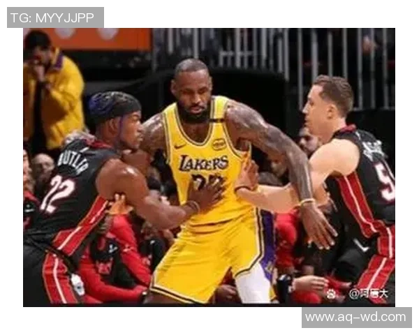 10月12日热火与湖人精彩对决视频直播全程回顾与赛后分析 10月12日热火与湖人精彩对决视频直播全程回顾与赛后分析